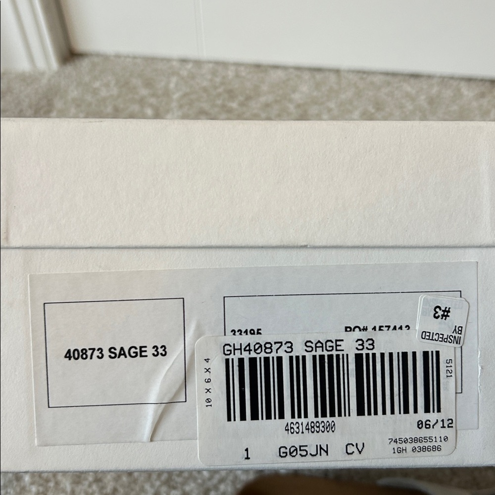 LIKE NEW Garnet Hill Kids Silver Metallic Sandals - Picture 8 of 8